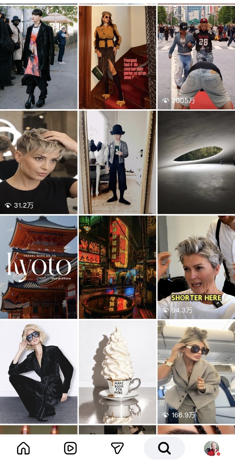 写真家のアカウントをフォローした後の発見タブ・1枚目